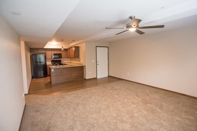 Building Photo - 2 bedroom in Iowa City IA 52245