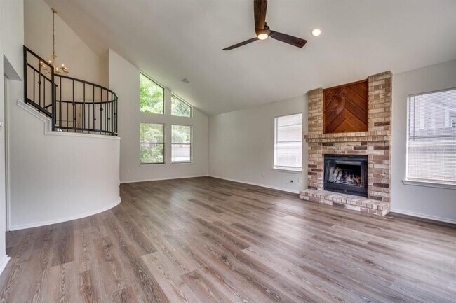 Building Photo - 15902 De Peer Ave
