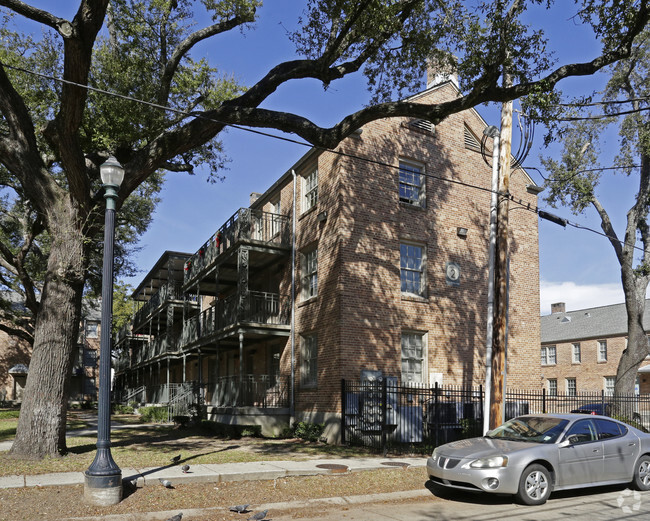 Building Photo - River Garden Historic Apartments