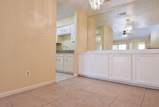 Building Photo - 10555 Turtlewood Ct