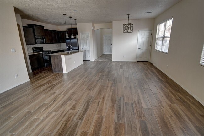 Foto del edificio - 4461 Golden Eagle Loop NE