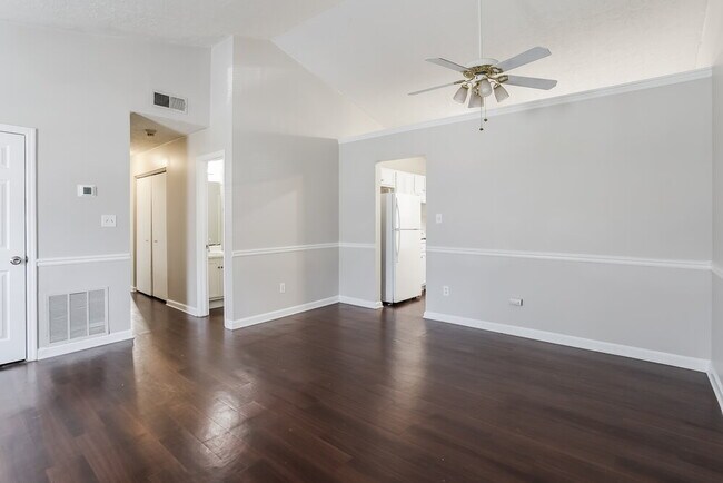 Building Photo - 1353 Ling Dr