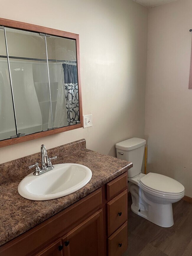 Building Photo - 2 Bedroom, 1 Bath House in Clinton, IA