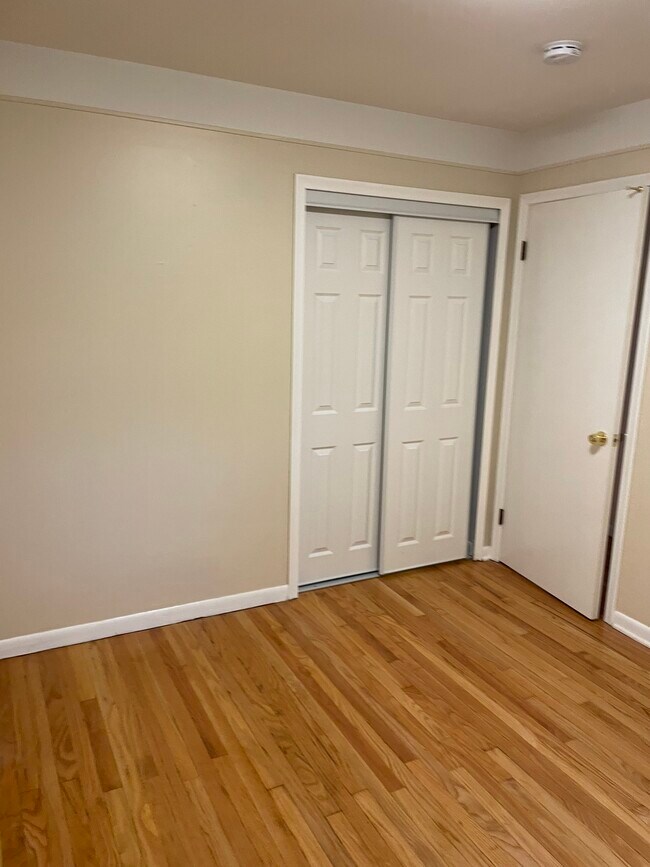 Dormitorio 2B - 6217 Beech Daly Rd