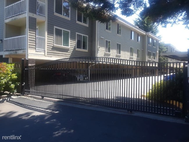 Building Photo - 1 br, 1 bath Condo - 935 N 200th St
