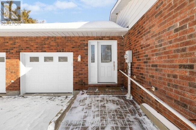 Photo du bâtiment - 1667 River Rd