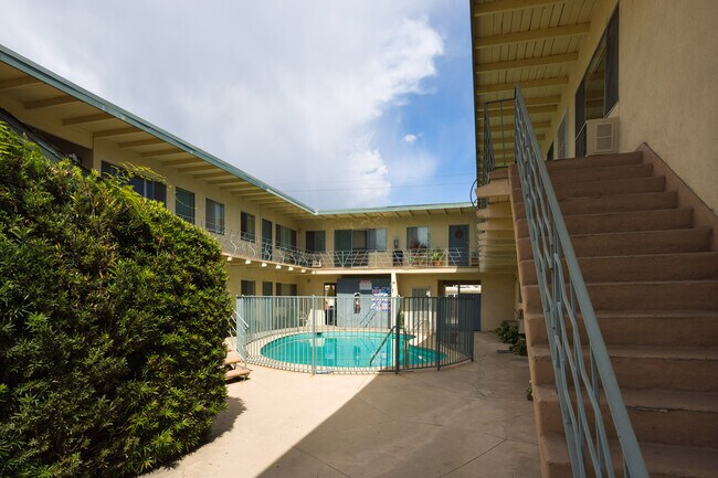 Building Photo - 5418 Willowcrest Ave