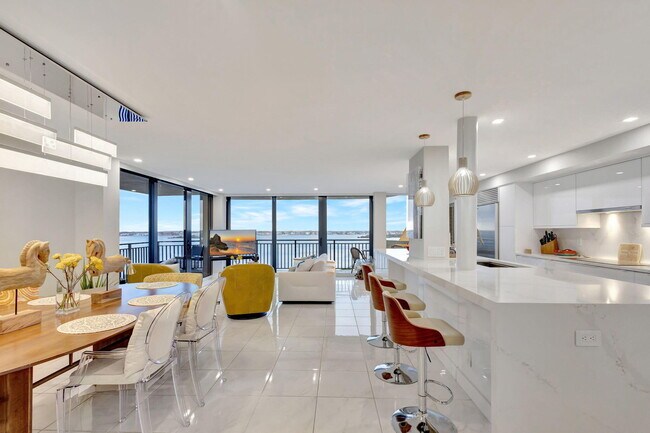 Building Photo - 5460 N Ocean Dr