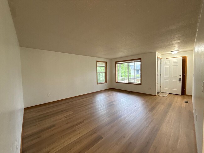 Foto del edificio - 3 Bedroom Single Story Home on Dead End St...