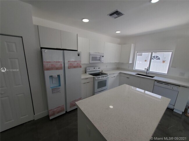 Foto del edificio - 8028 NW 11th Ave