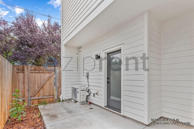 Foto del edificio - 4990 SE Ogden St
