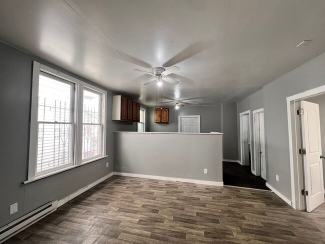 Building Photo - 2 Bedroom House