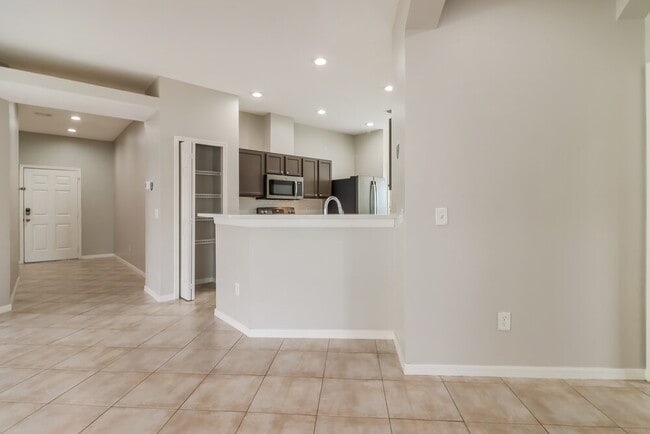 Building Photo - 752 Star Pointe Dr