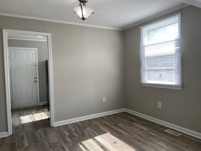 Building Photo - 3 Bedroom, 1 Bathroom House in High Point