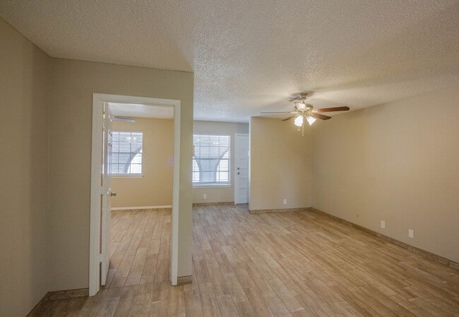 Building Photo - 203 N Scenic Dr