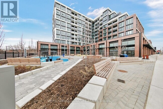 Building Photo - 858 Dupont St