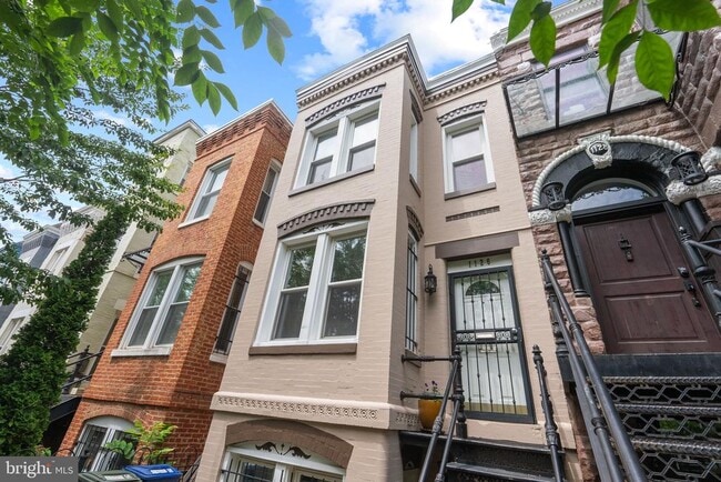 Building Photo - 1126 G St NE