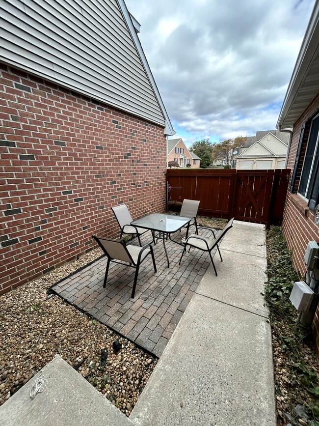 Foto del edificio - 45 Spring Hill Ln