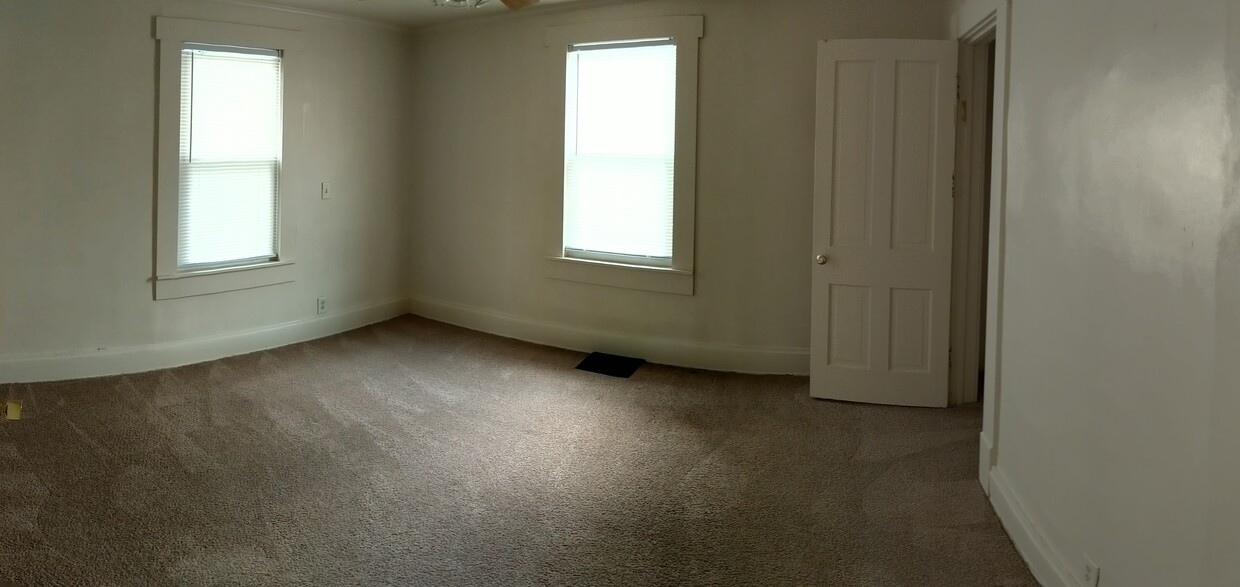 Primary Photo - 2222 Neil Ave