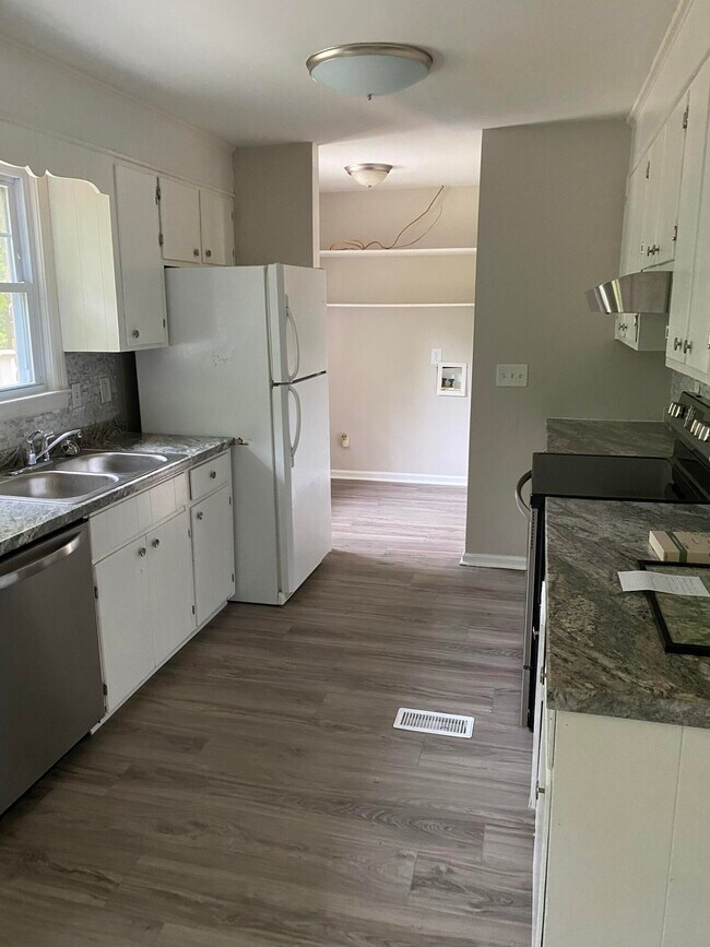 Building Photo - 2220 Vireo Dr