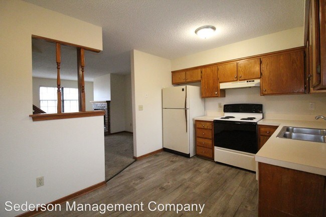 Building Photo - 135 N Saxony Dr