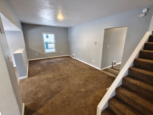 Building Photo - Spacious 5-Bedroom, 3-Story Home with Front & Back Yard