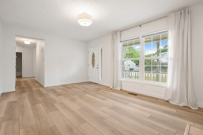 Foto del edificio - 1420 E Lane St