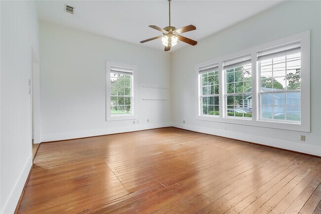 Foto del edificio - 609 W 35th St