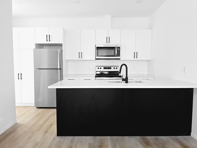 Building Photo - 10514-10121 121 Ave NW