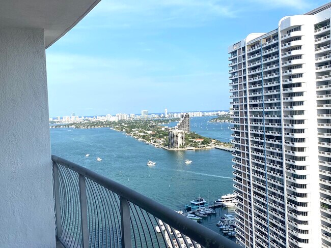 Foto del edificio - 1750 N Bayshore Dr