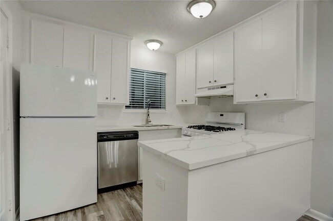 Foto del edificio - 1901 Bahama Dr