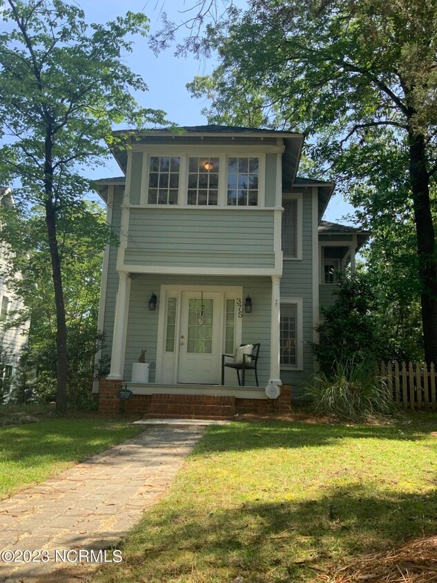 375 E Maine Ave, Southern Pines, NC 28387 House Rental in Southern