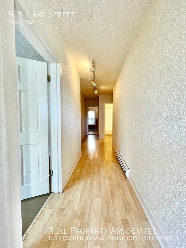 Building Photo - Spacious 2bedroom in Awesome First-Hill Lo...