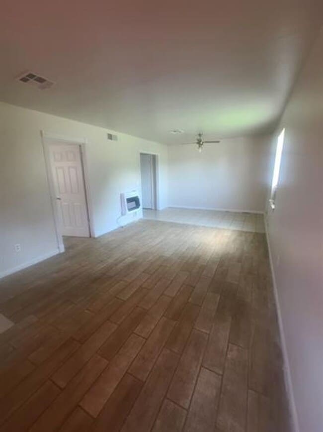 Building Photo - 1 Bed Duplex