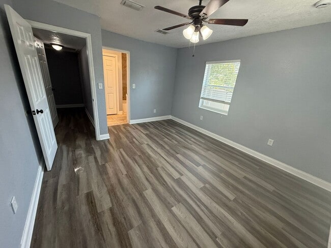 Building Photo - Beautiful 4BR/3BA Home
