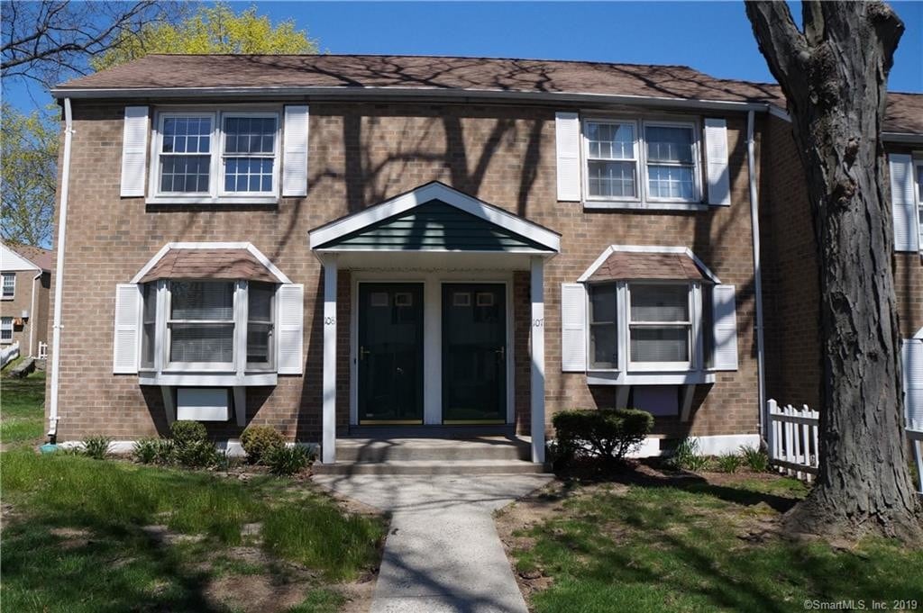 Primary Photo - 240 Sunnyridge Ave