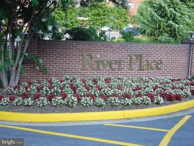 Foto del edificio - 1021 Arlington Blvd