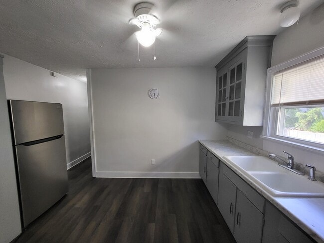 Building Photo - 1152 W 27th St