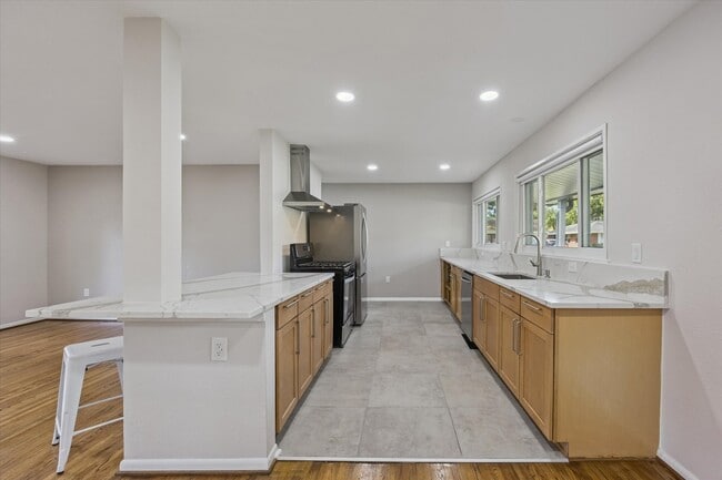 Building Photo - 8621 Bob White Dr