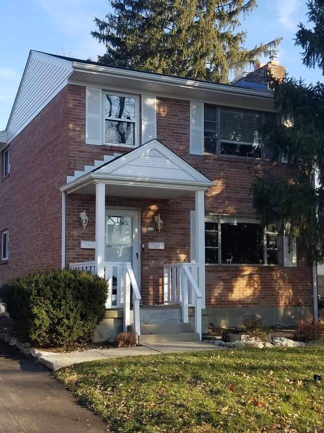 Building Photo - 329 Telford Avenue