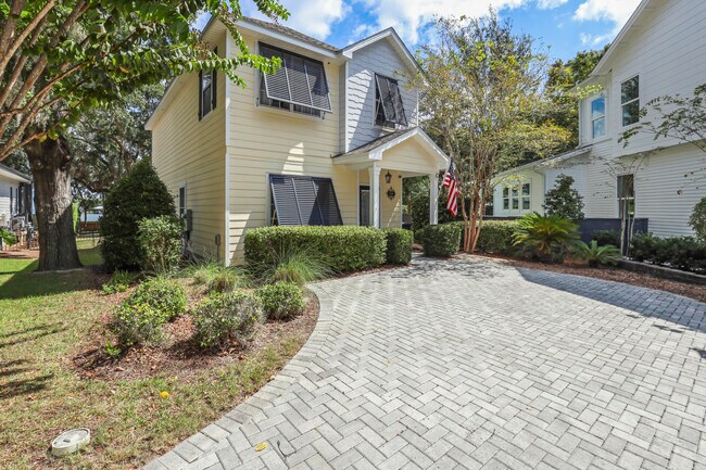 Building Photo - 159 Beacon Point Dr