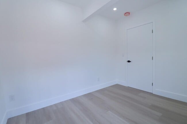 Building Photo - 3040 NW 13th Ave