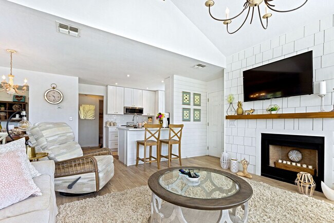 Foto del edificio - 888 Bay Breeze Wy