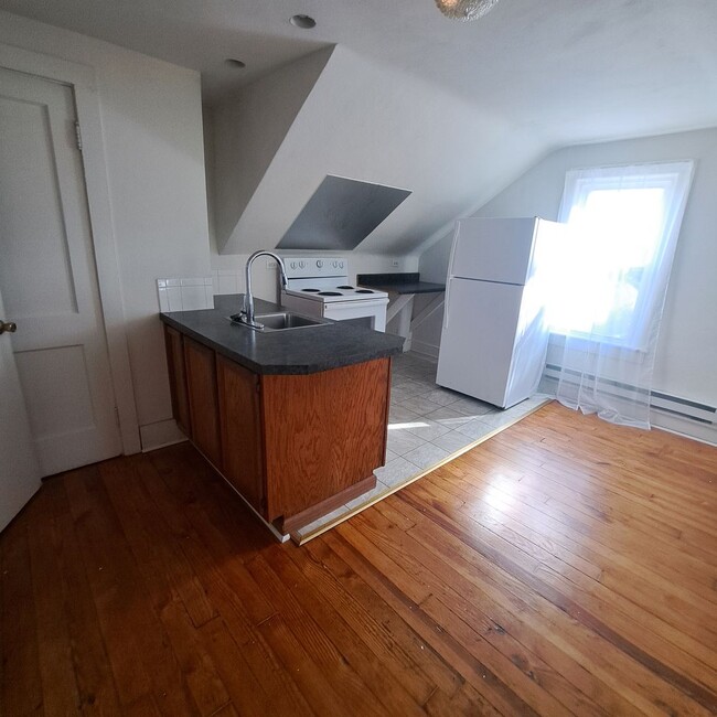 Building Photo - 9002 CHESA