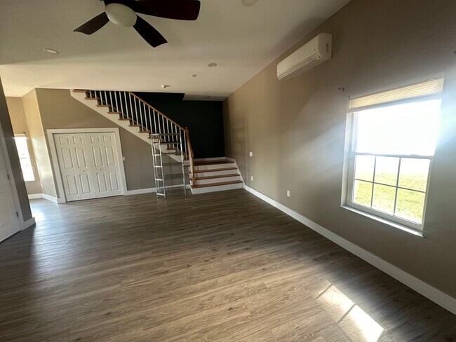 Foto del edificio - 524 W River Rd
