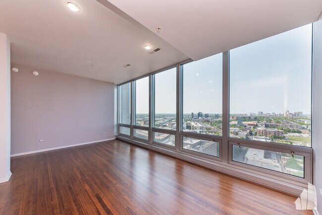 Foto del edificio - 500 W Superior St