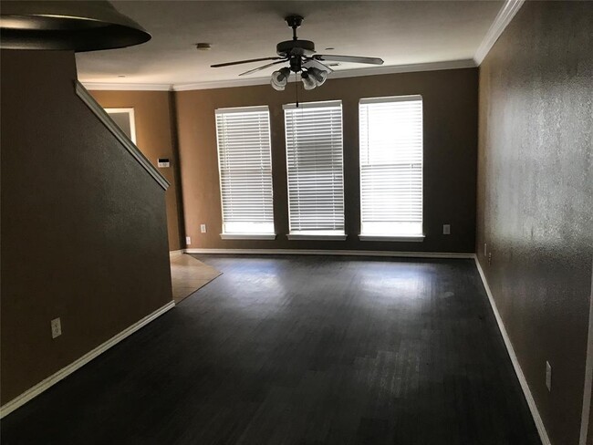 Building Photo - 611 Oriole Blvd
