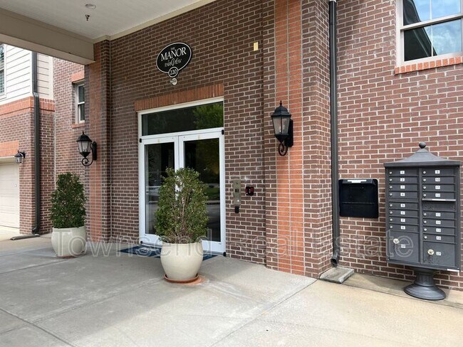Foto del edificio - 220 Hugh Shelton Loop