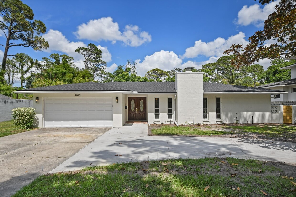 Primary Photo - Renovated Pool Home in Winter Park Availab...