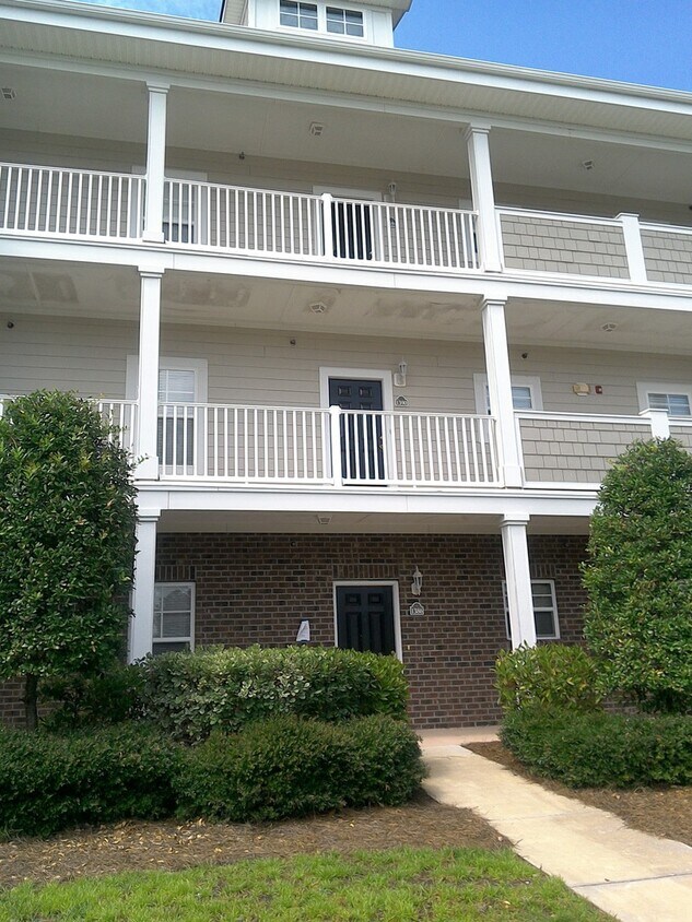Foto principal - 2 Bedroom 1st Floor Condo in Berkshire Forest